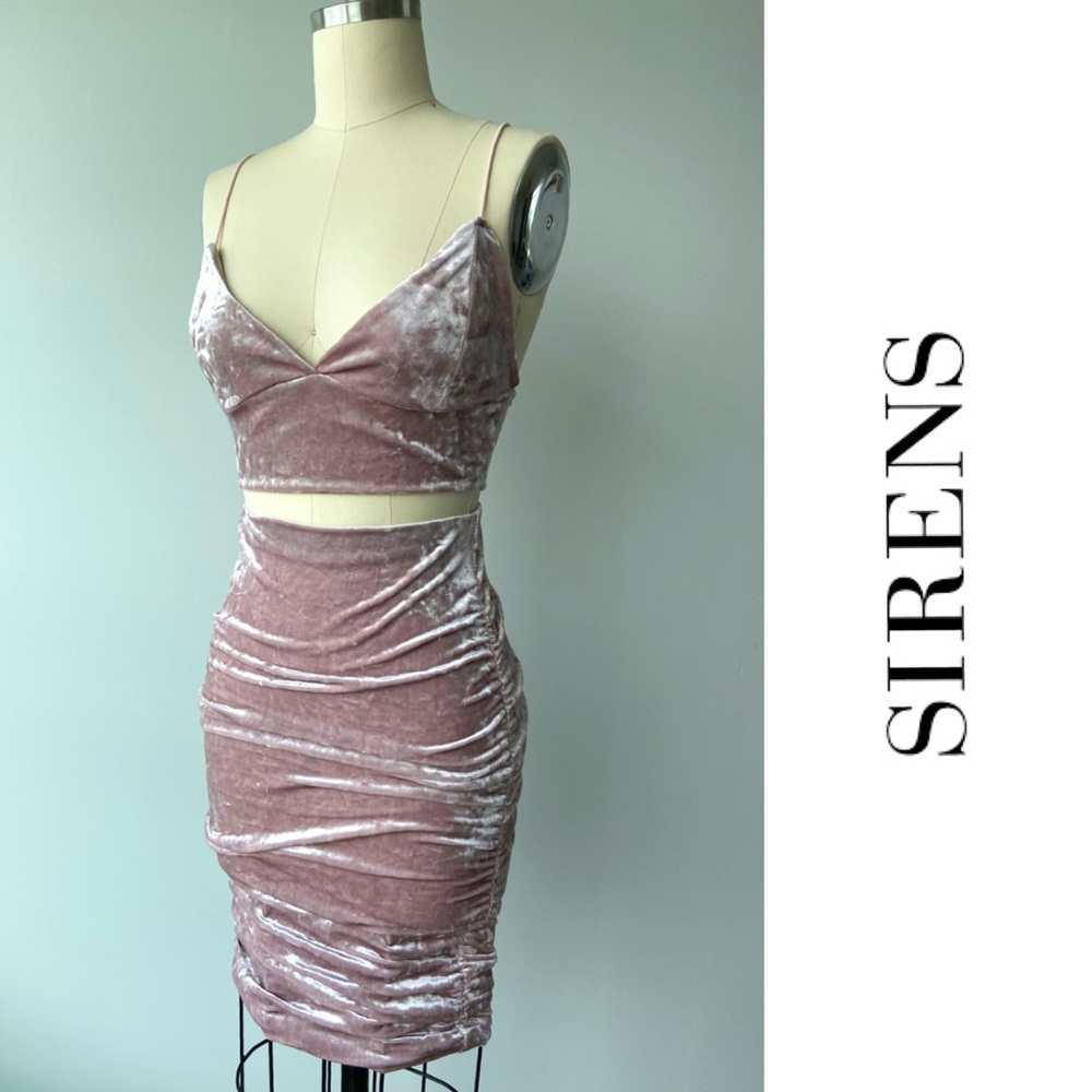 2/$20 🩷 Revamped - Crush Velvet Co-ord